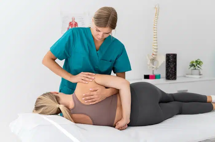 Gentle spine stretching during decompression therapy