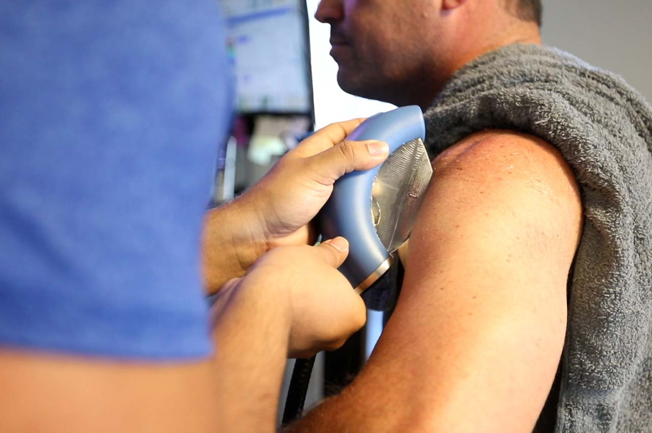 PiezoWave therapy equipment for pain relief